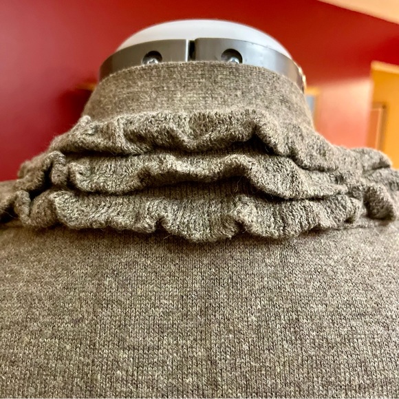 LAST CHANCE Moth: Olive Ruffle Bolero - Picture 5 of 9